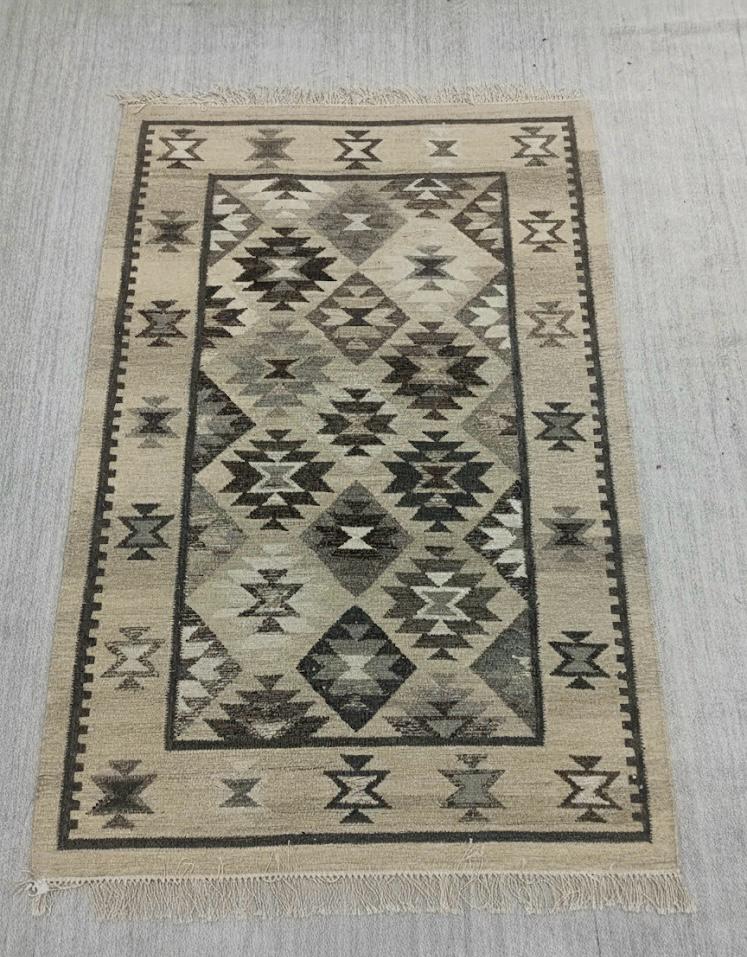 White & Ivory Diamond Kilim Dhurrie