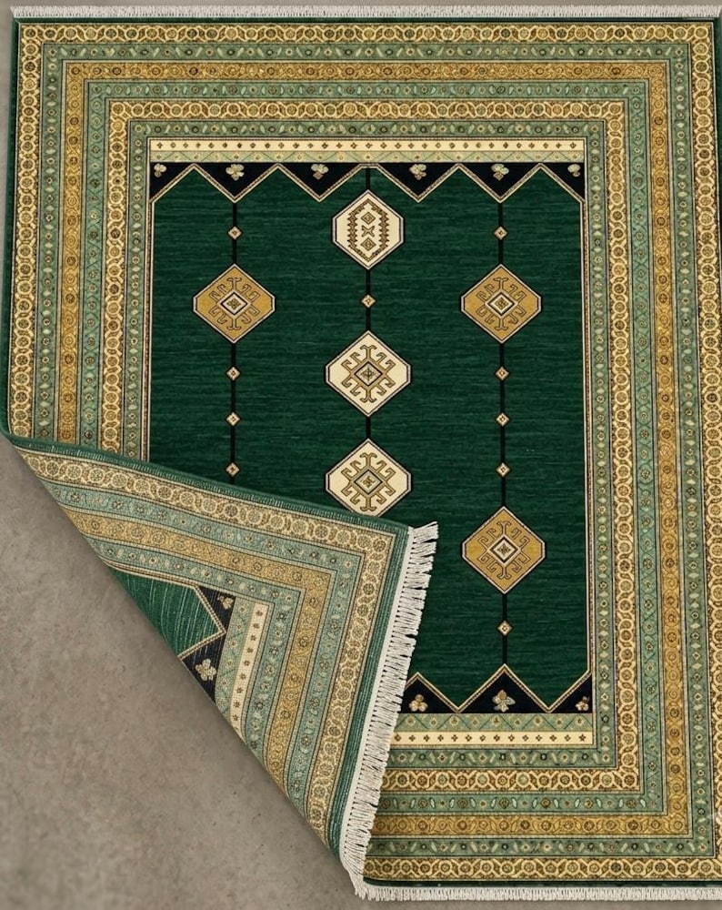 Traditional Style Hand-Knotted Rug