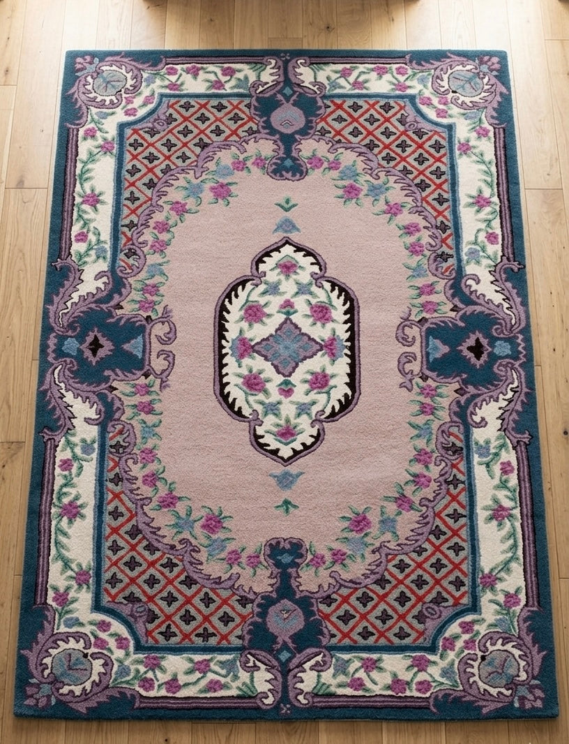 Handtufted Floral Medallion Rug with Intricate Borders