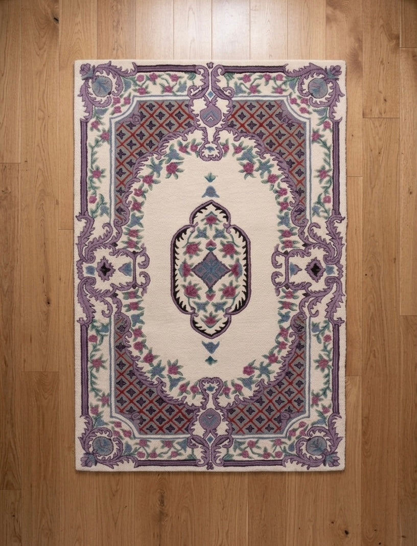 Modern Traditional Handtufted Wool Rug with Ornate Scroll Borde
