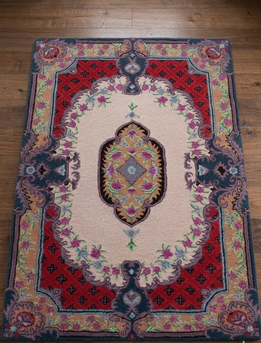 Hand-Tufted Floral Medallion Rug with Intricate Borders