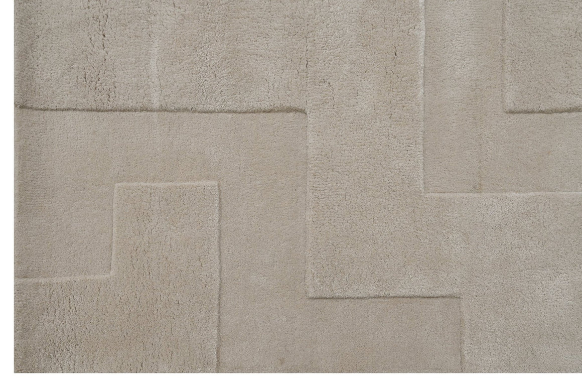 Elegant Hand-tufted Tone-on-Tone Rug