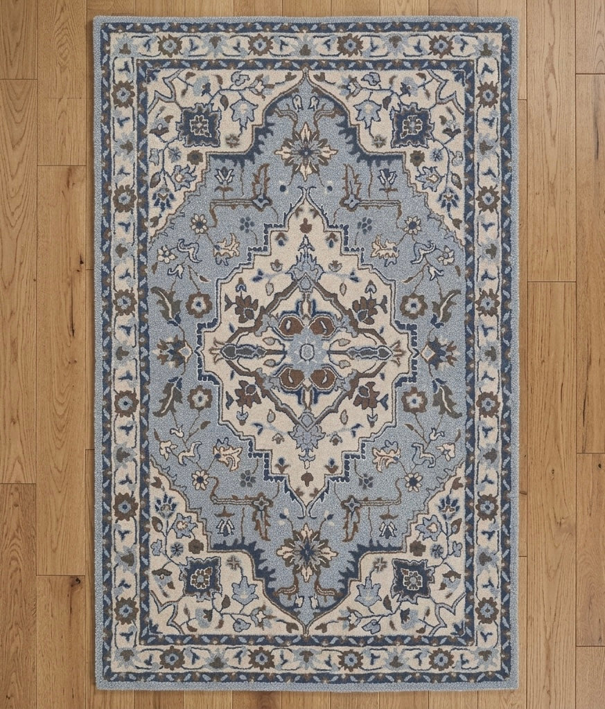 Artisanal Hand-tufted Floral Border Rug for Modern Interiors