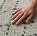 Hand-Tufted Modern Geometric Diamond Pattern Area Rug