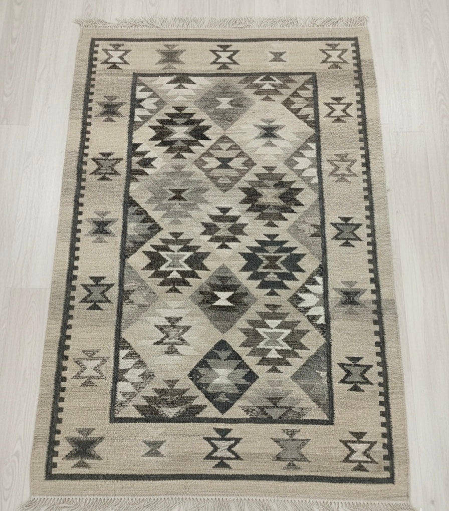 White & Ivory Diamond Kilim Dhurrie
