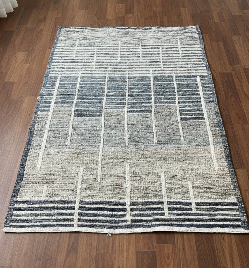 Minimalist Gradient Line Carpet