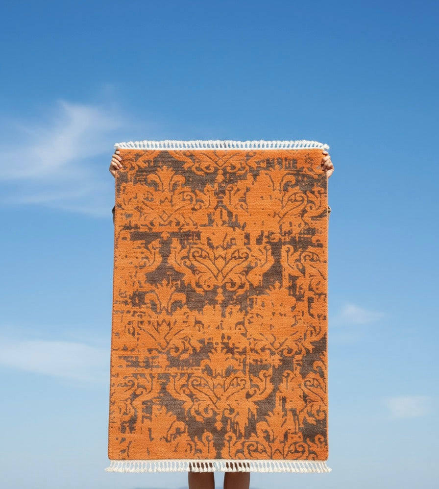 Distressed Amber Damask a Handknotted Rugs